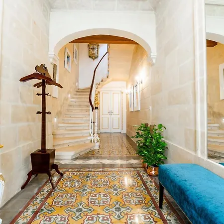 Monreal Boutique Townhouse - R024rm6 Paola